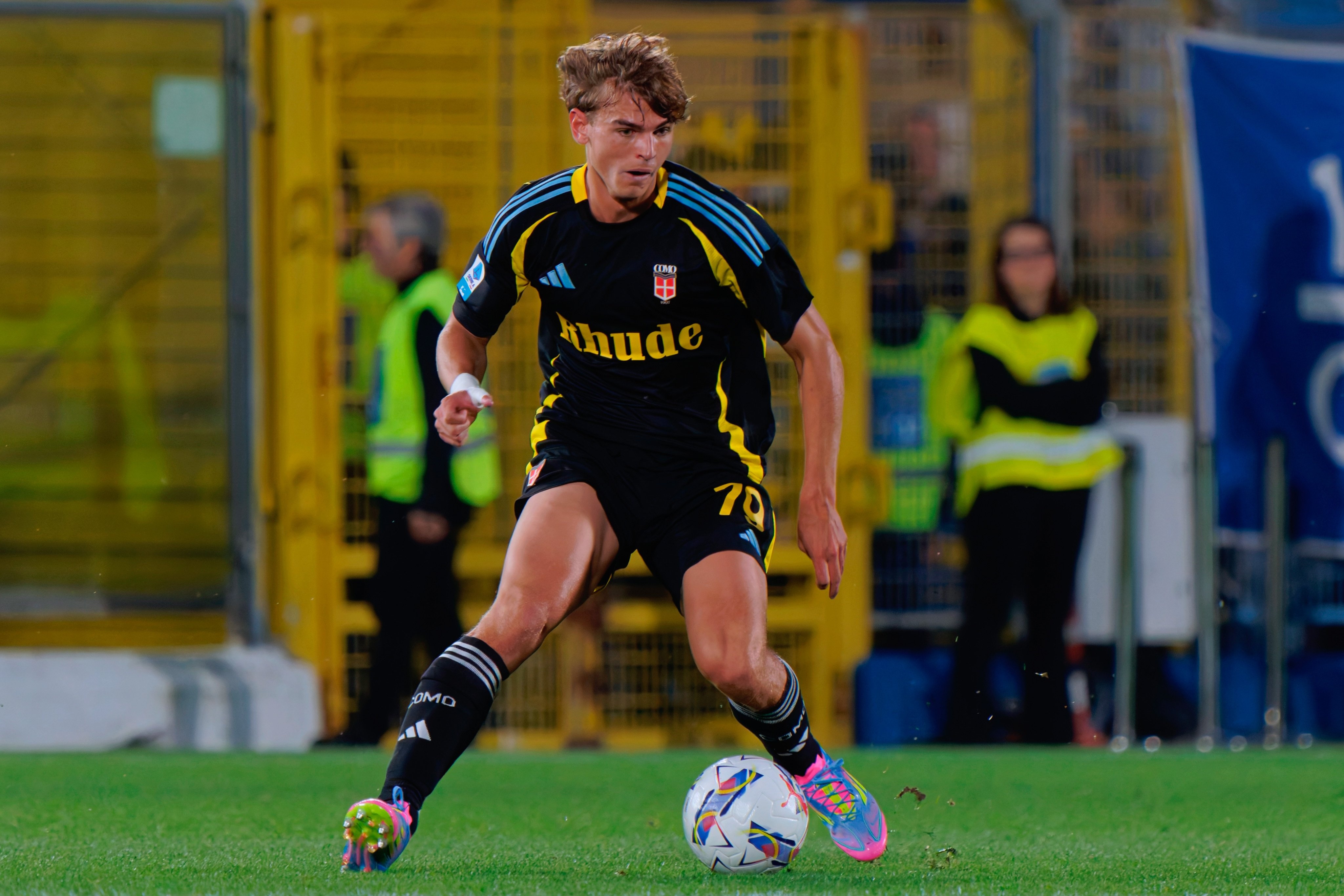 英媒：热刺被阿森纳截胡埃泽后，关注帕斯、阿克利乌舍等多人