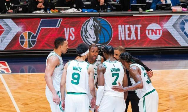 百家乐官方网站-团队篮球的胜利！绿军高举传统双塔大旗 复制马刺？